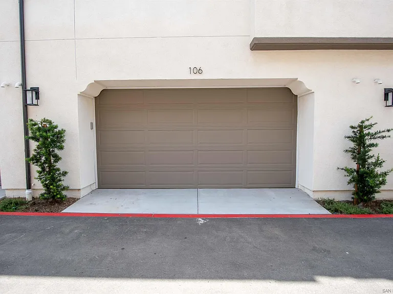 516 Avienda Ctr #106 — Photo 24