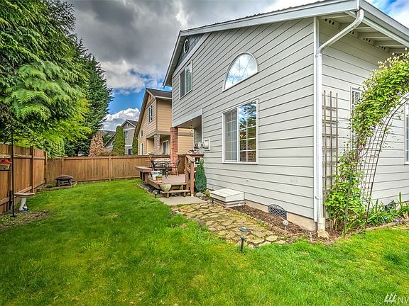 4th image of 17515 27th Ave NE #21