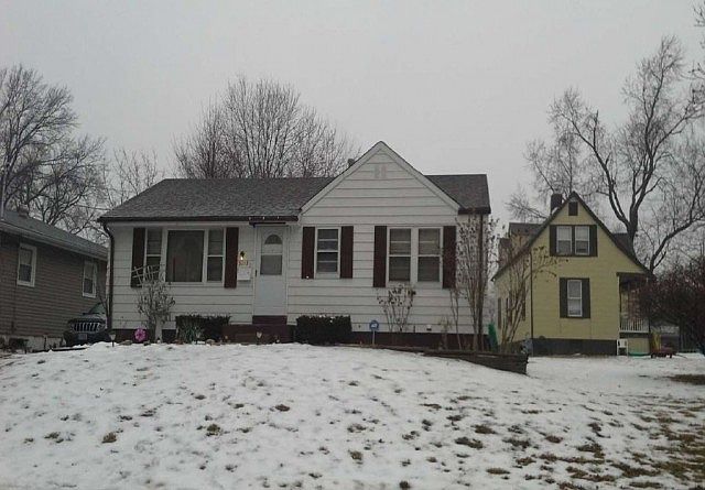 2nd image of 3013 Endicott Ave