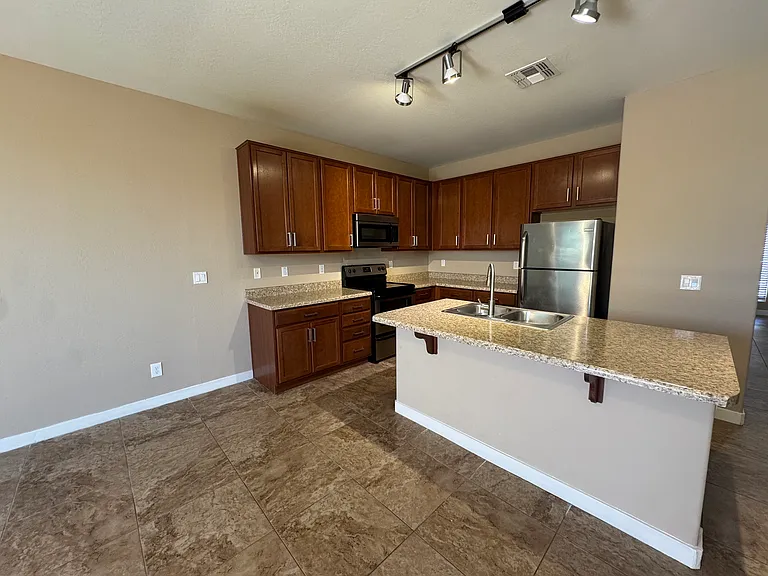 1147 E Cedar St — Photo 3