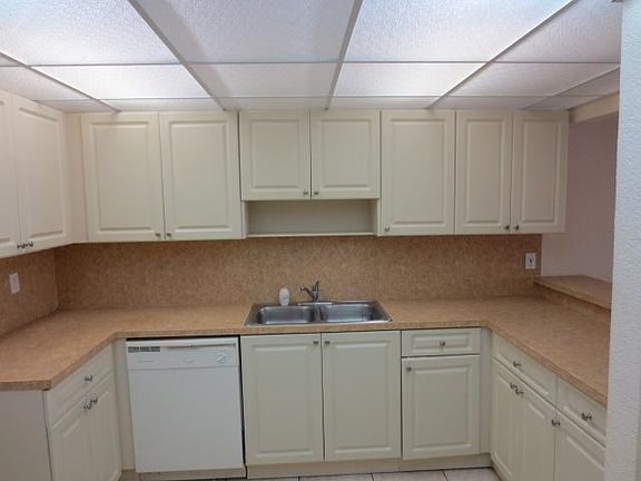 4th image of 6990 Miami Gardens Dr APT 4-215