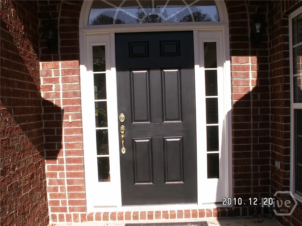 3 bed, 2.0 bath, 1678 sqft, $2,300 — Photo 4