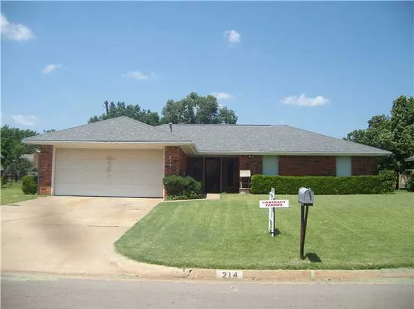 214 N Pine St, Okeene, OK 73763