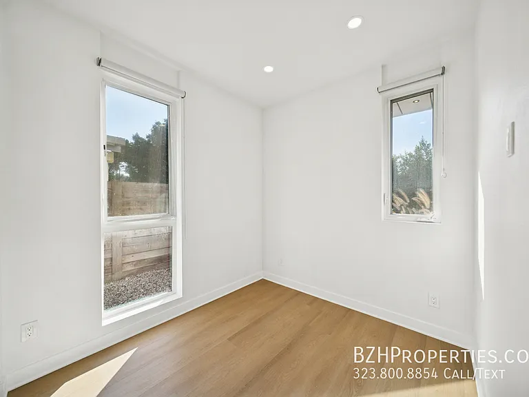 4523 1/2 Saint Elmo Dr — Photo 17
