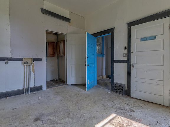 5th image of 612 E Blackford Ave