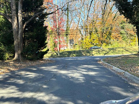 4th image of 7516 Glenriddle Rd