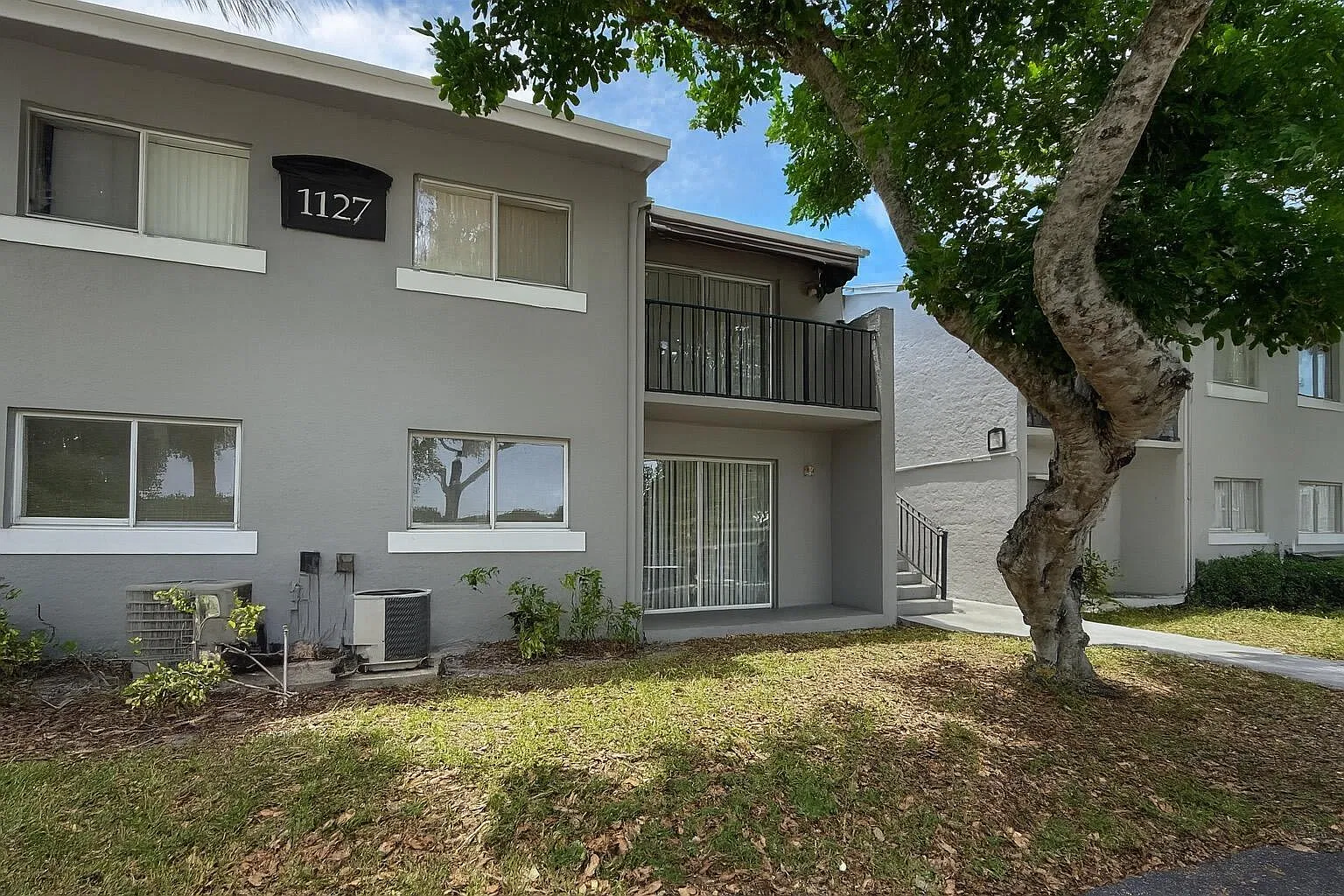 1127 Lake Terry Dr — Photo 1