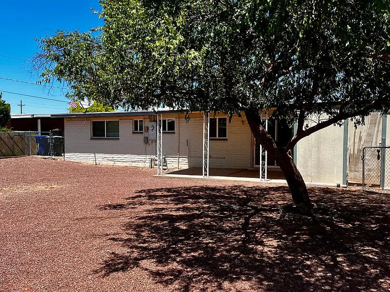 8024 E Victoria Dr — Photo 25