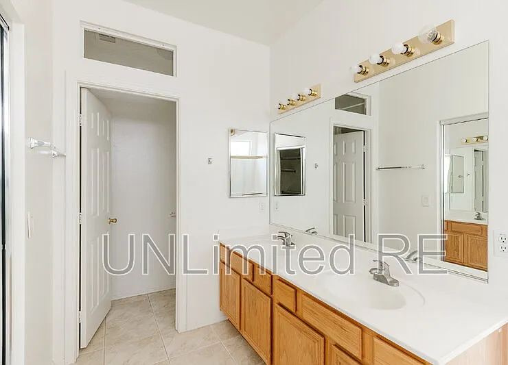 1865 W Wagon Wheel Rd — Photo 14