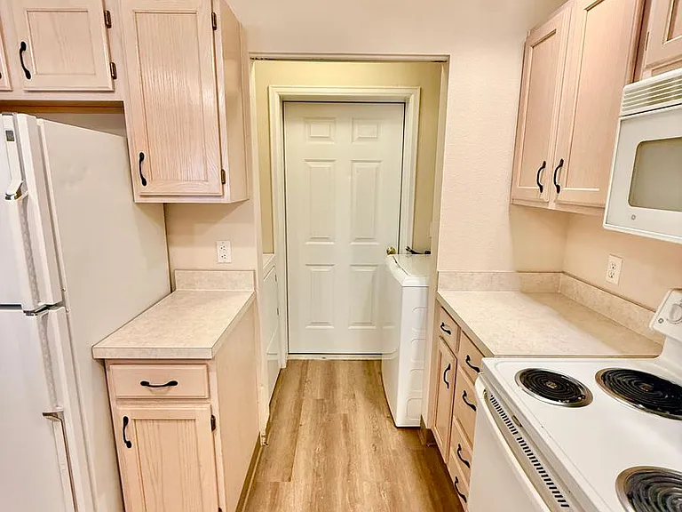 4545 Wheaton Dr #E180 — Photo 8