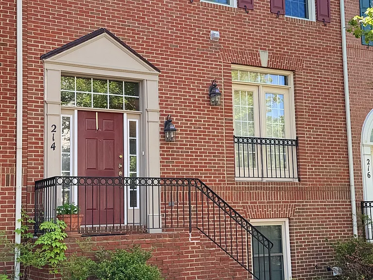 214 Cork Tree Ln — Photo 1