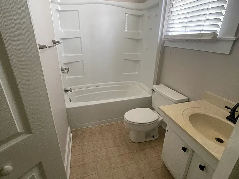 120 E Stephens St — Photo 9