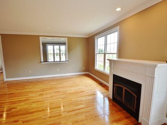 5th image of 1092 Magnolia Ct