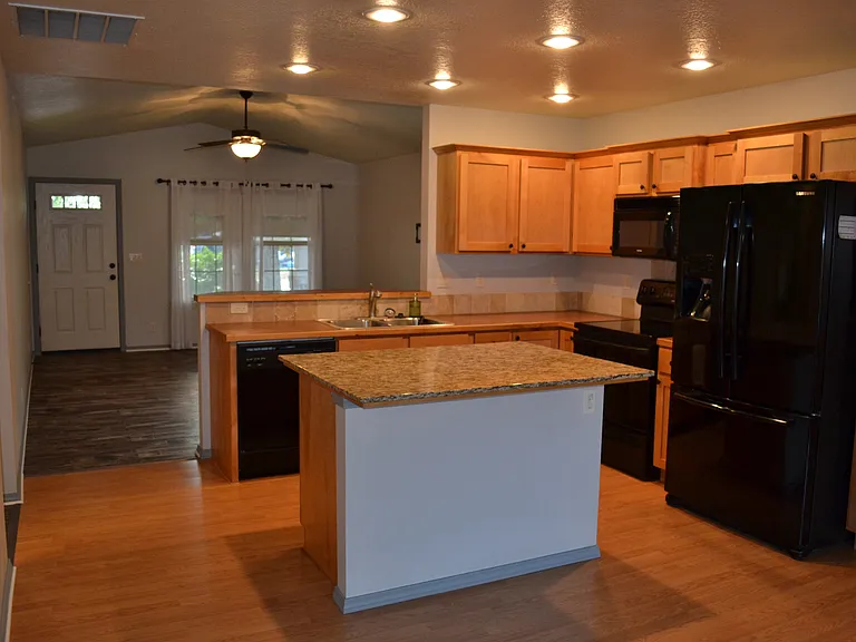 2646 N Larchmont Ave — Photo 7