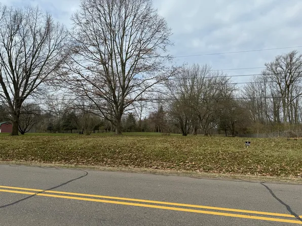 129 Schirmer Pkwy, Buchanan, MI 49107