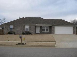 42 E Marvel St, Farmington, AR 72730