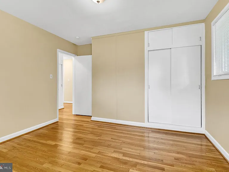 10228 Farnham Dr — Photo 21