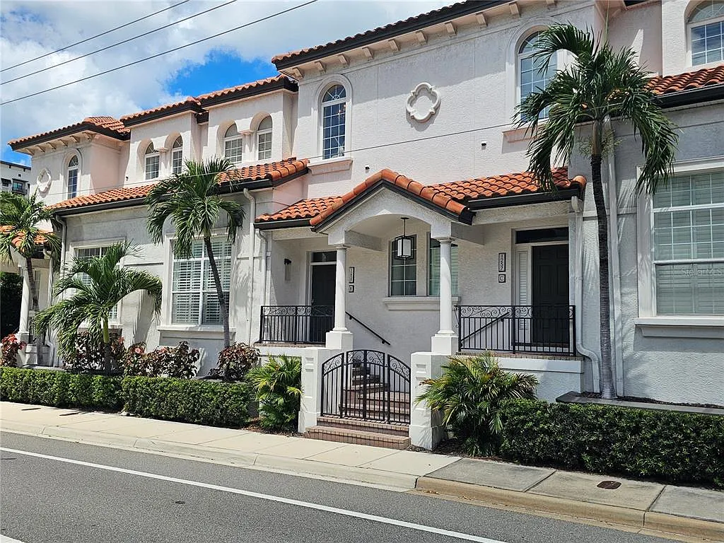 2 bed, 2.5 bath, 1629 sqft, $3,250 — Photo 2