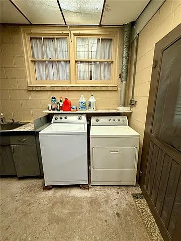 537 E William David Pkwy — Photo 17