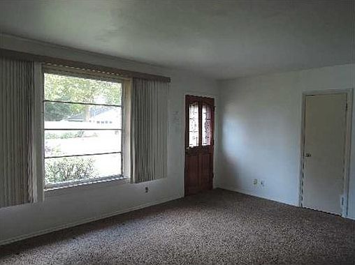 3rd image of 144 Joy St