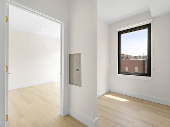 4525 Bergenwood Avenue image 48 of 74