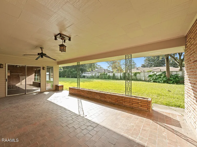 223 Stephanie Ave — Photo 23