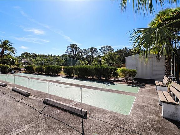 5th image of 4295 Oak Terrace Cir