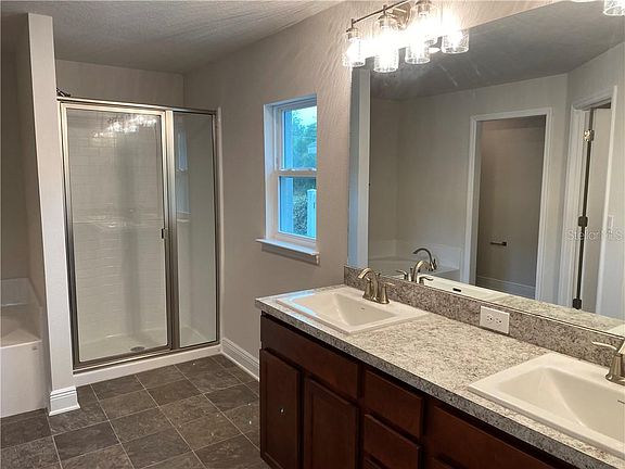 4th image of 360 Cimarron Ct