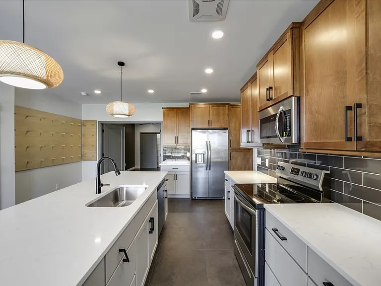 201 E Front St — Photo 11