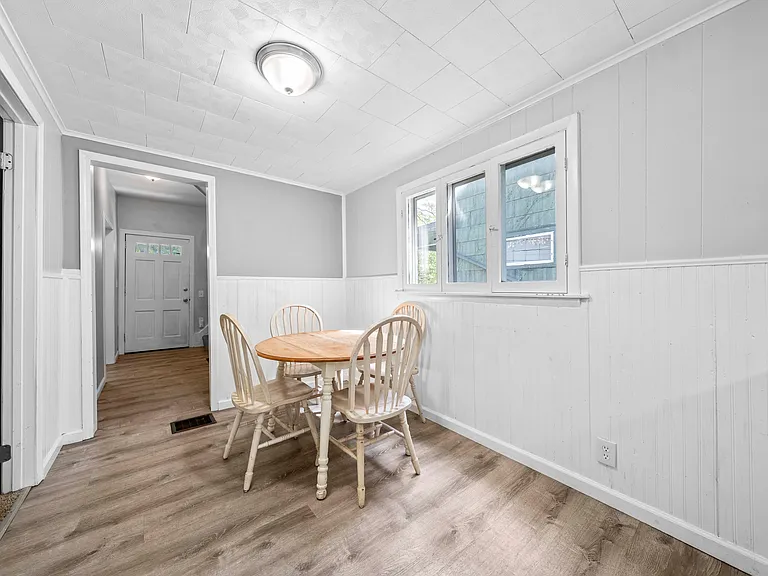 559 S Goodman St — Photo 10