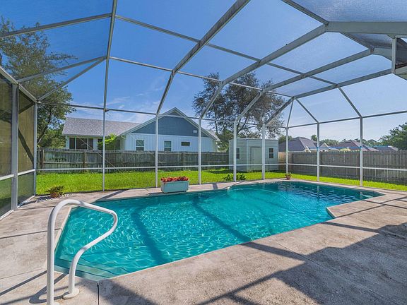5th image of 104 Fonseca Dr