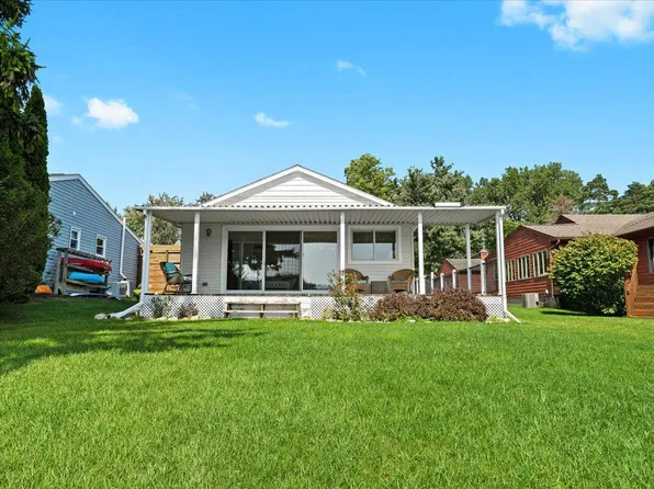 709 Byram Lake Dr, Howell, MI 48451
