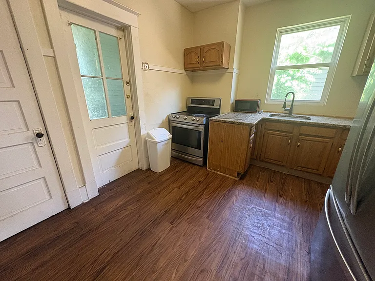 5 Lincoln Ave #2 — Photo 6
