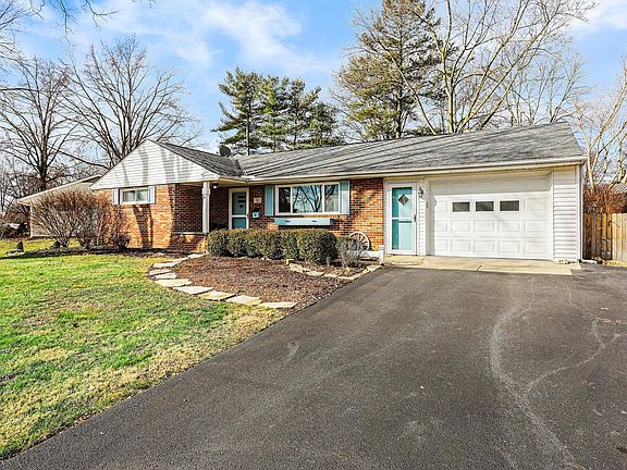 3rd image of 321 Iroquois Park Pl