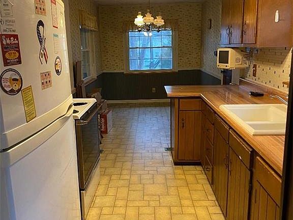 4th image of 303 Grand Vista Dr