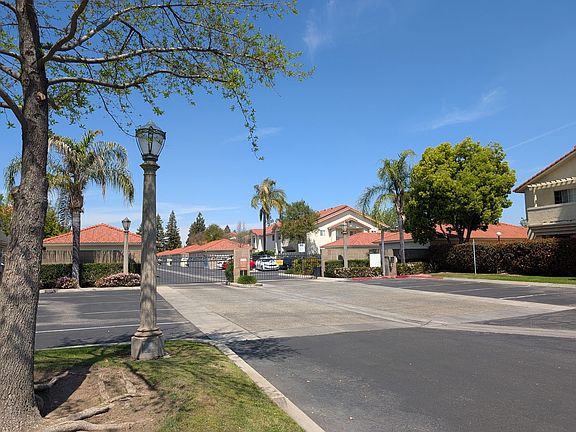 5th image of 1542 E Alluvial Ave Unit 101