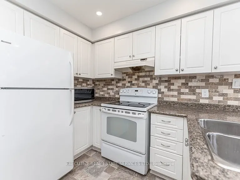 11 Upland Dr #UPPER — Photo 16