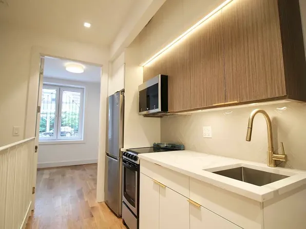 223 E 96th St #1A, New York, NY 10128