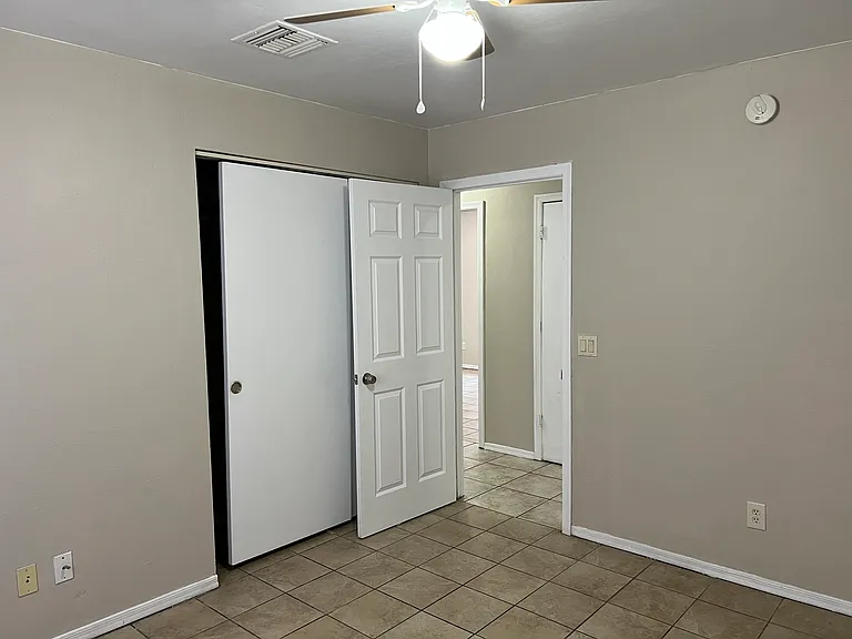 113 W Corona Rd #2 — Photo 24