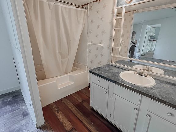 5th image of 117 Beach Dr #11274395