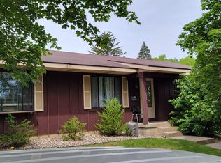 1021 Calvary Ave NW, Grand Rapids, MI