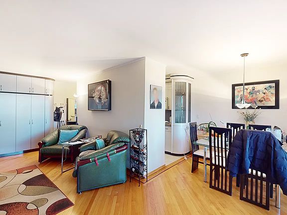 3rd image of 2932 W 5th St APT 8B