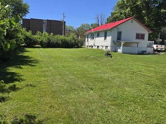 3rd image of 1821 E Ridgeway Ave