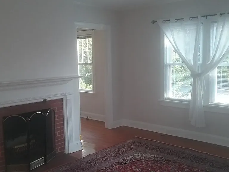 Living Room facing D/R