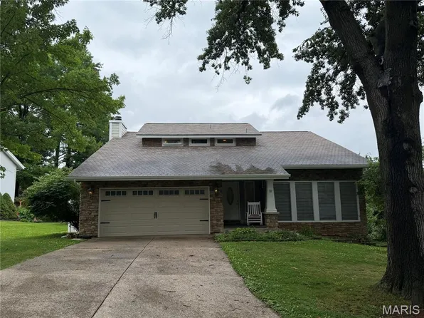 10 Provence Dr, Lake Saint Louis, MO 63367
