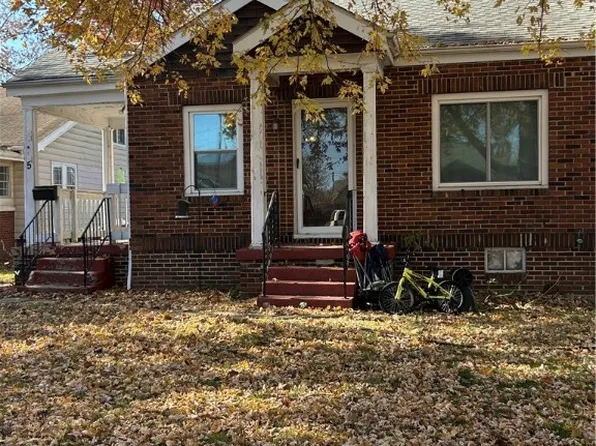 5 East Dr, Decatur, IL 62526