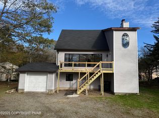 215 Greenbriar Cir, Tobyhanna, PA 18466