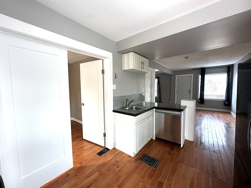 Winnipeg Apartment for rent - 2 Bedrooms — photo 10