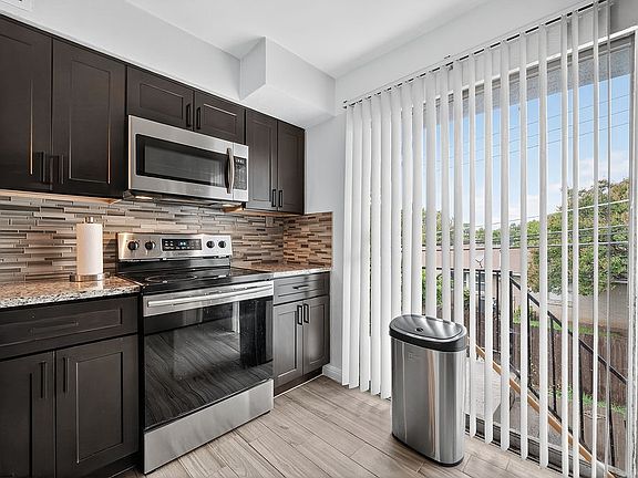 5th image of 3609 Parkridge Dr #204