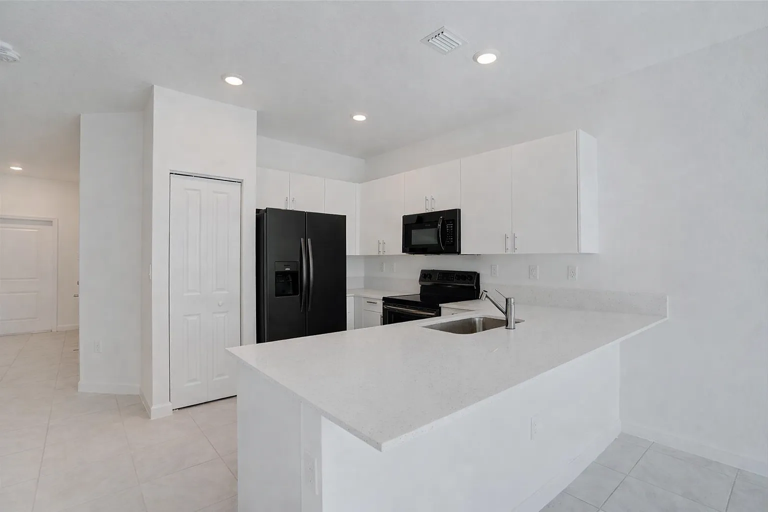 3 bed, 2.5 bath, 1805 sqft, $2,750 — Photo 3